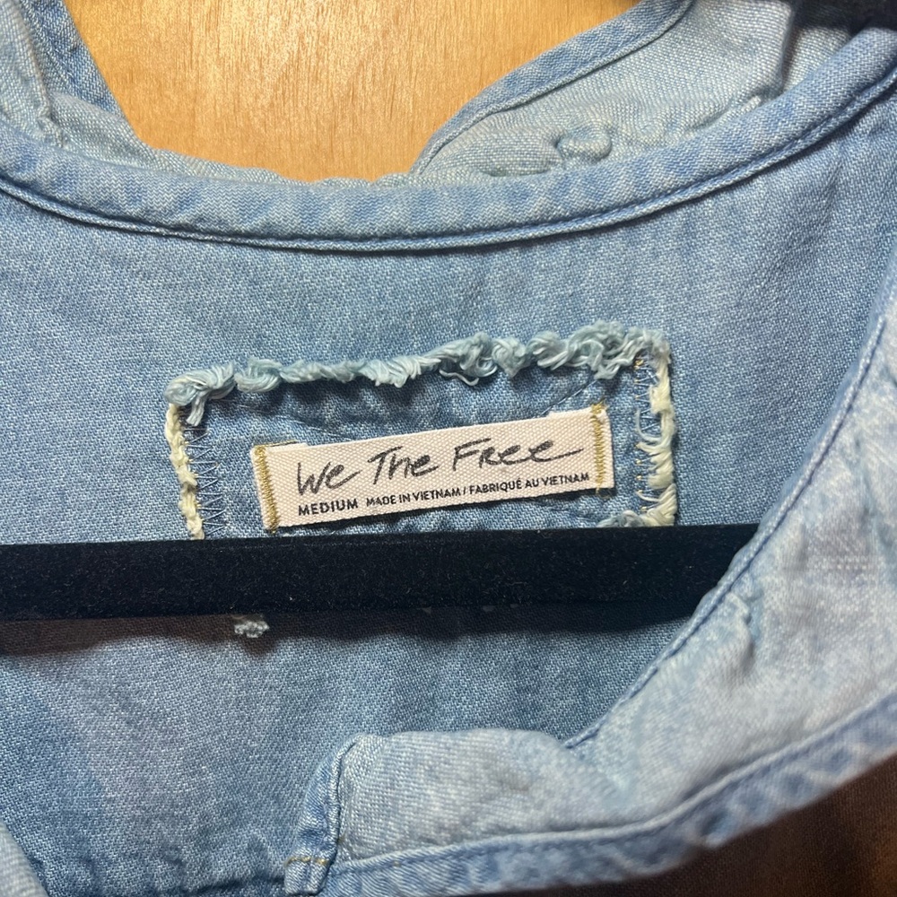 We The Free Woman’s Louise Denim Top Size Medium - Picture 5 of 9